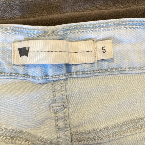 Levi’s mid rise jean shorts - Size 5 - Good condition - Light blue bleach color - Picture 3 of 3